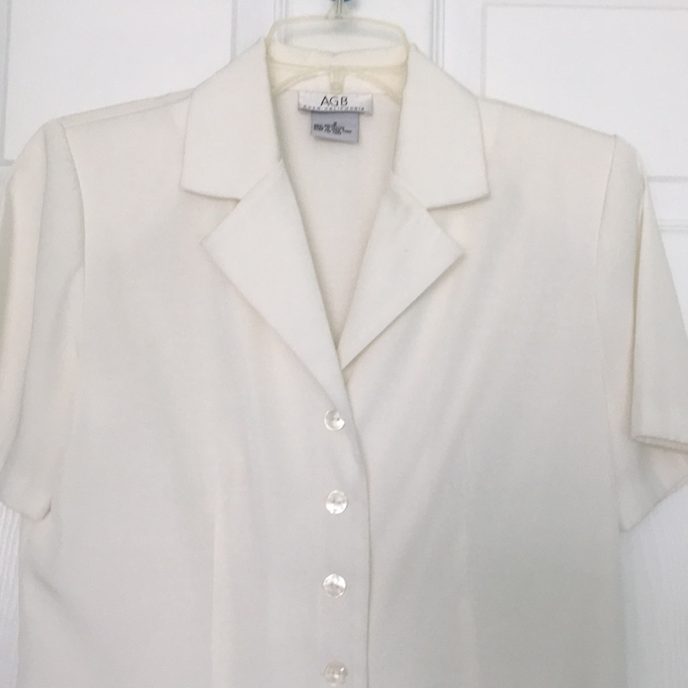 3/$25 Short sleeve jacket - Picture 2 of 4